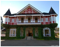 Colonial Buildings and Independent Monument